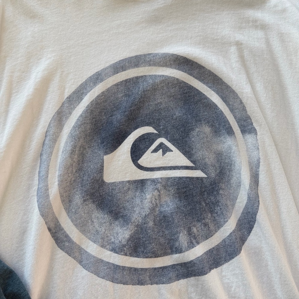 3 tshirts. Volcom and Quiksilver T-Shirts Bundle. All 3 for $15 - Picture 4 of 4